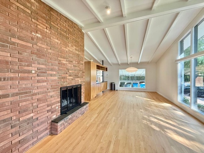 Building Photo - **OFFERING WAIVED APPLICATION FEES & $200 MOVE IN PROMOTION** Luxurious 4BD, 3BA Raleigh Home wit...