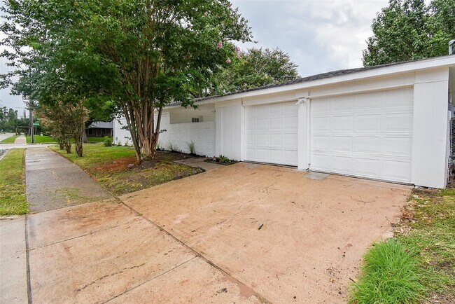 Building Photo - 4947 Cheena Dr