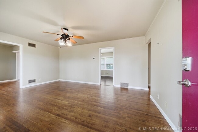 Building Photo - 805 S Cedar St