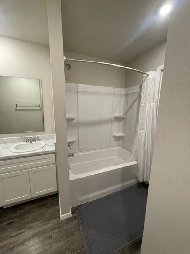 Building Photo - 4 Bed | 2 Bath in Broken Arrow!