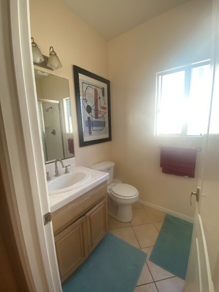 Building Photo - 261 Cottonwood Dr