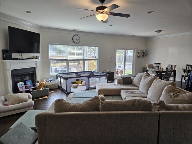 Building Photo - 5 Bedroom 3 Bath home in The Preserve at Tidewater Sneads Ferry