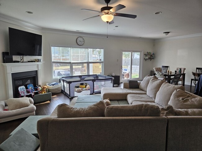 Building Photo - Beautiful unfurnished 5 Bedroom 3 Bath home in The Preserve at Tidewater Sneads Ferry