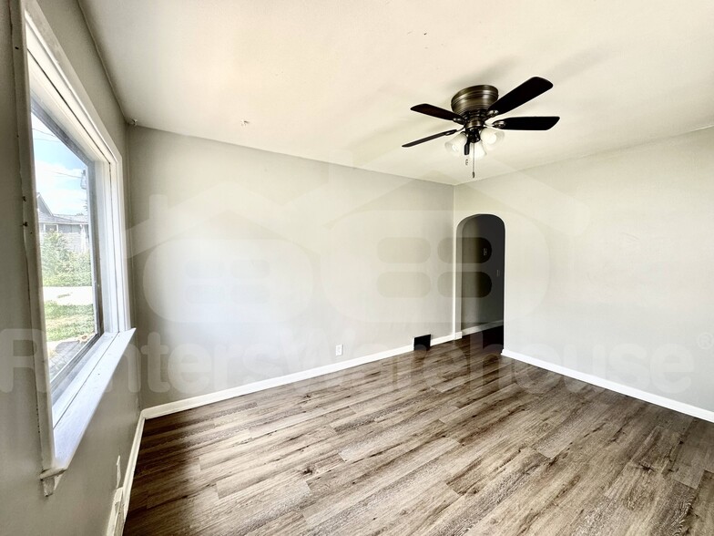 Building Photo - 1210 1/2 West Street