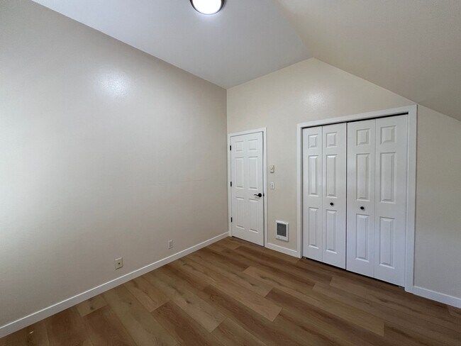 Building Photo - Ash Creek 409