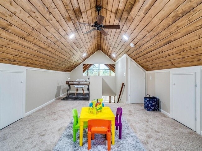 Building Photo - 18418 Lakeland Dr