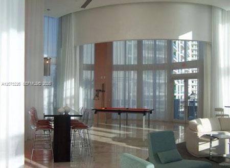 Building Photo - 15811 Collins Ave
