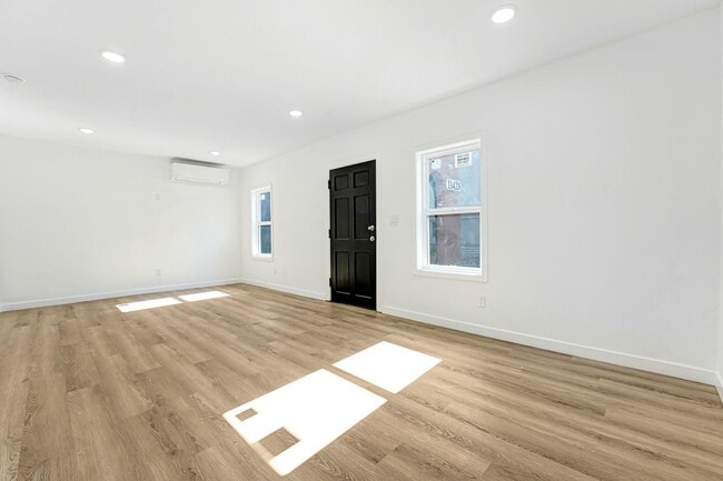 Building Photo - 1142 Mariposa Ave