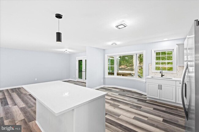 Building Photo - 2312 Harpoon Dr