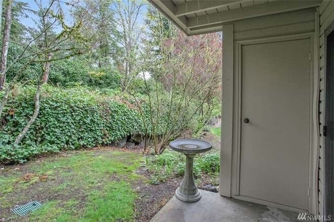 Building Photo - Remodeled ground floor 2 bed!