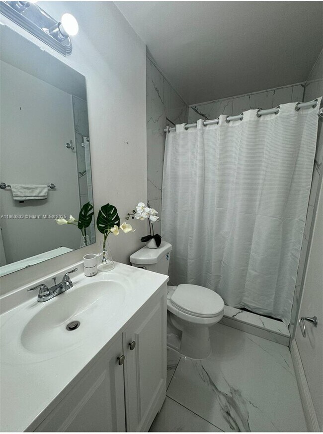 Building Photo - 1327 Riverside Cir
