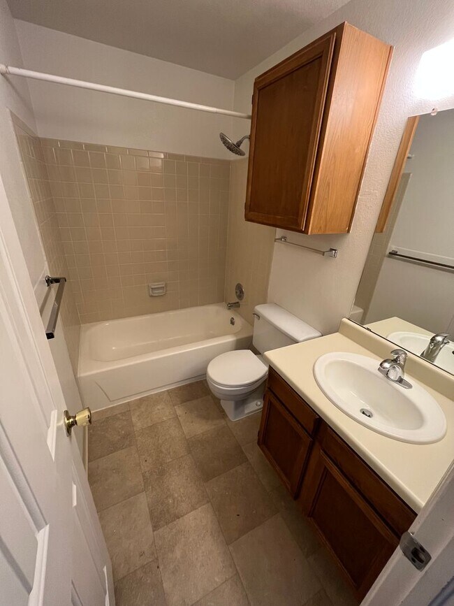 Building Photo - 1 bed 1 bath condo at Powderhorn