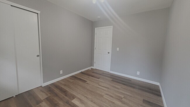 Building Photo - 910 Rexdale Dr