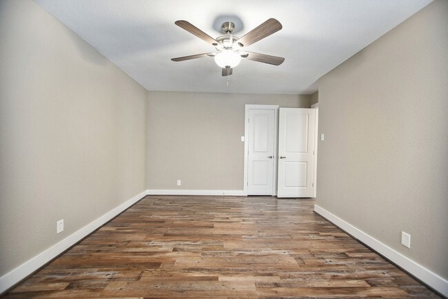 Building Photo - 8 Las Brisas Pl