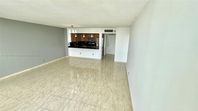 Building Photo - 2150 Sans Souci Blvd