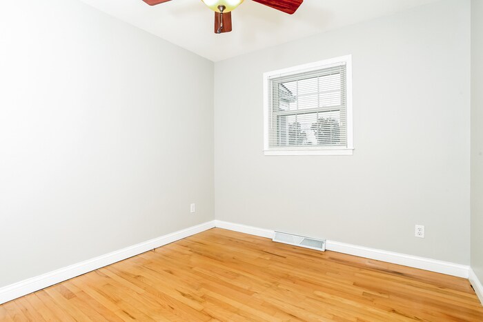 Building Photo - 803 Serben Dr