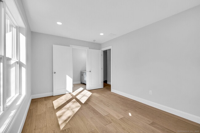 Building Photo - 183 Vesper St