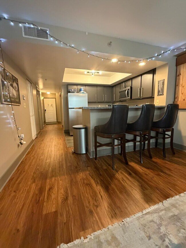 Building Photo - Available FALL 2026 @ $3600/Month! Beautiful 8th floor Lake Plaza unit ready for August 2026 Move...