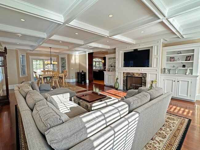 Building Photo - 66 Forest Ave