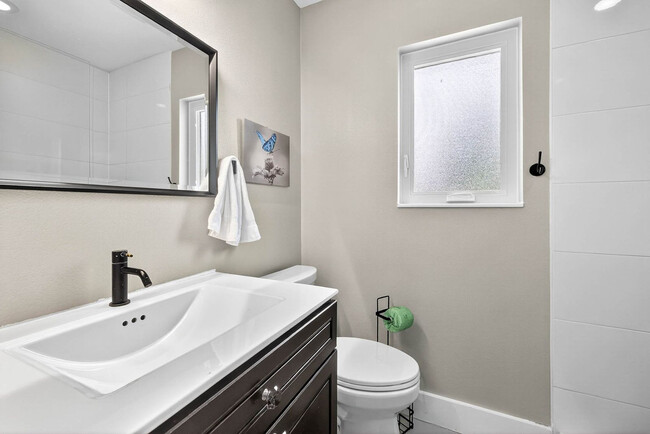 Building Photo - 318 S Burlingame Ave