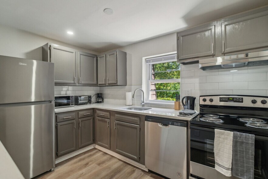Building Photo - 908 Wharton Dr