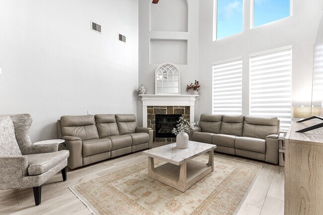 Building Photo - 29022 Pinnacle Ridge Dr