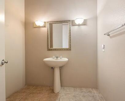 Building Photo - 75940 Nelson Ln