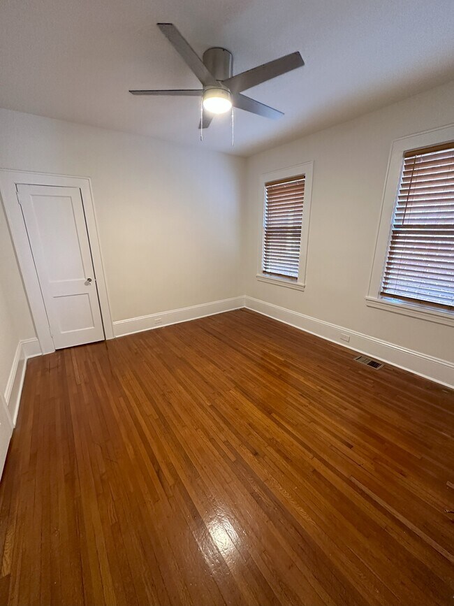 Building Photo - 605 Lamar Ave