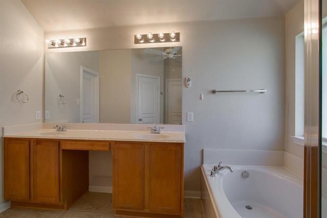 Building Photo - 4925 Carrotwood Dr