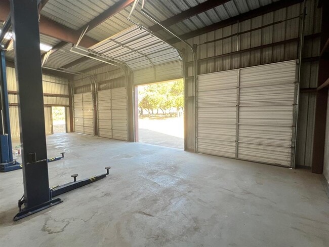 Building Photo - 1700 Indian Springs Rd