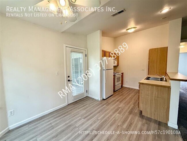 Building Photo - 10054 W Garverdale Ln