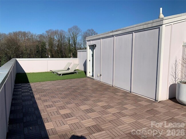 Building Photo - 423 Coxe Ave