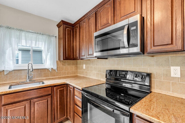 Building Photo - 24 Liberta Dr