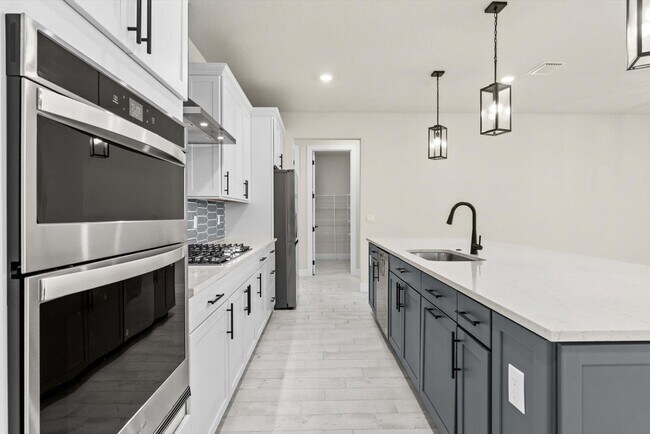 Building Photo - 10372 SW Green Turtle Ln