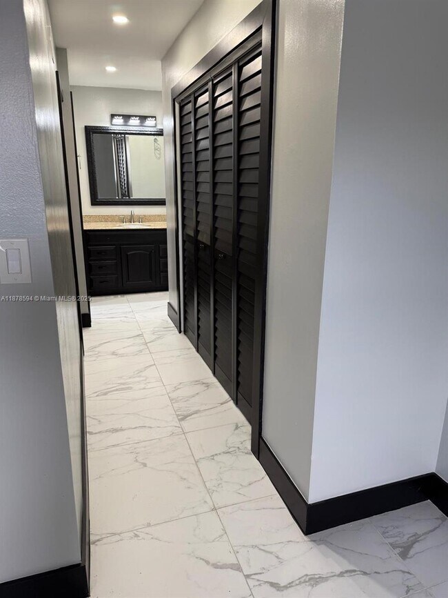 Building Photo - 6921 SW 129th Ave