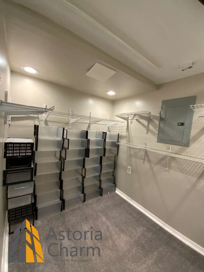 Building Photo - 3 Bed with Finished Basement, Skylight Bath, and Private Yard