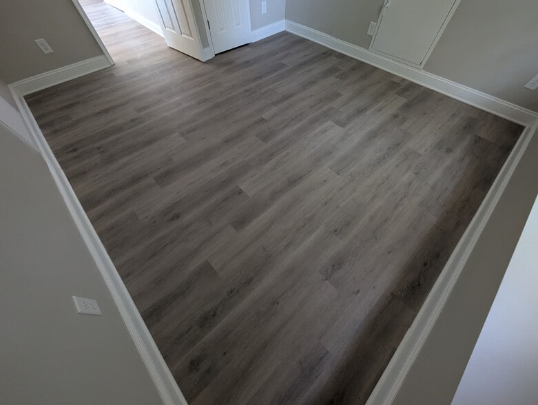 Building Photo - Room in House on Hart St