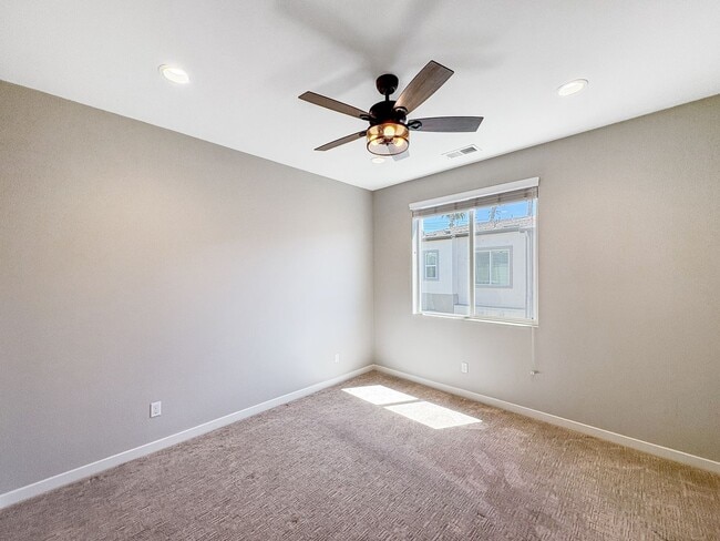 Building Photo - Stunning Escondido 3BR/3.5BA Home Availabl...