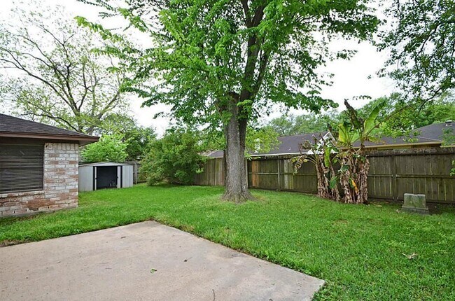 Building Photo - 3130 Frontier Dr