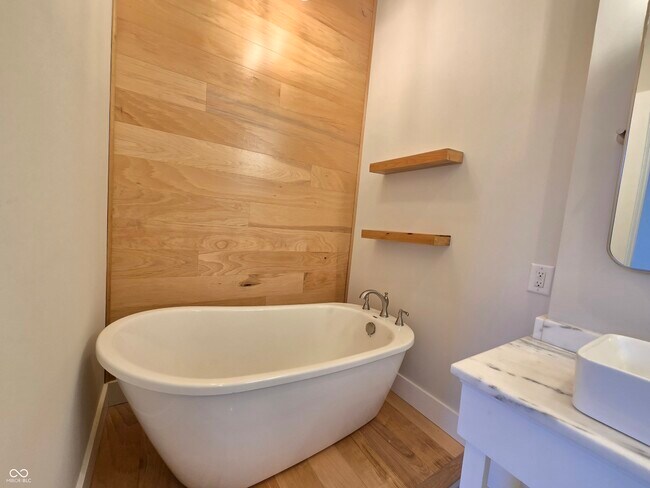 Building Photo - 1226 Cottage Ave