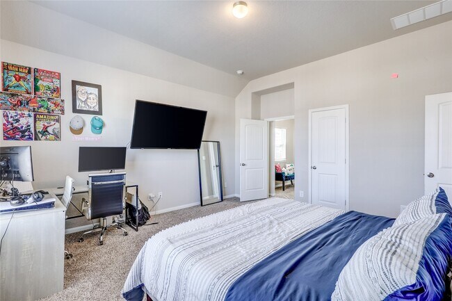 Building Photo - 22103 Regal Heights Dr