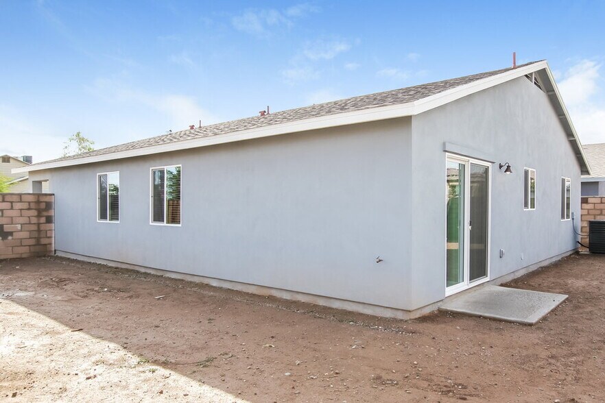 Building Photo - 8902 W Monroe St