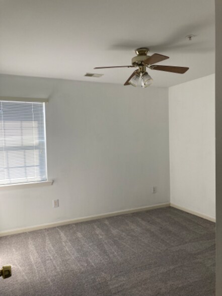 Building Photo - 537 Treymoor Lake Cir