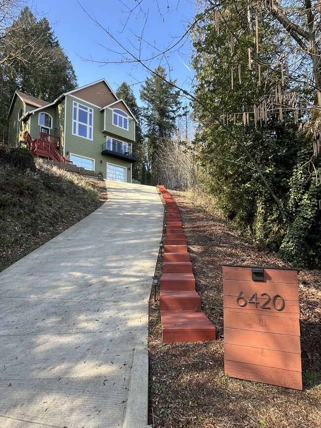 Building Photo - 6420 SE Mabel Ave