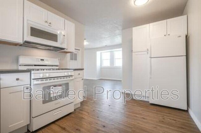 Building Photo - 376 W 700 N