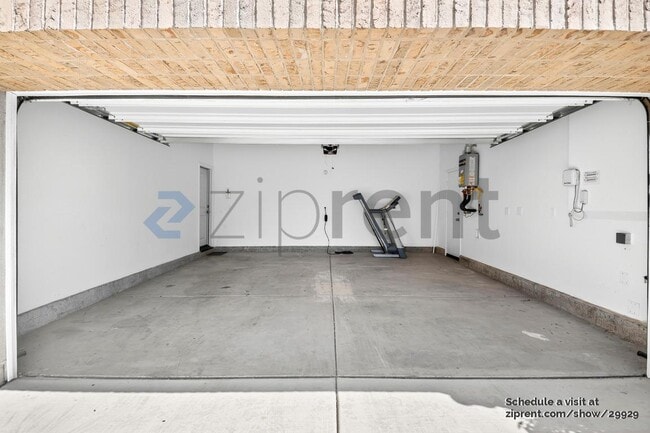 Building Photo - 2409 Via Alicante