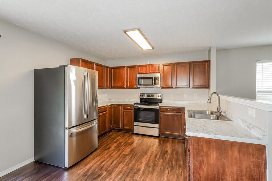 Building Photo - 2878 Creekbend Dr