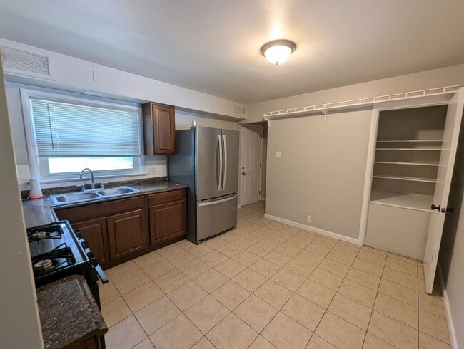 Building Photo - 1451 Widefields Ln