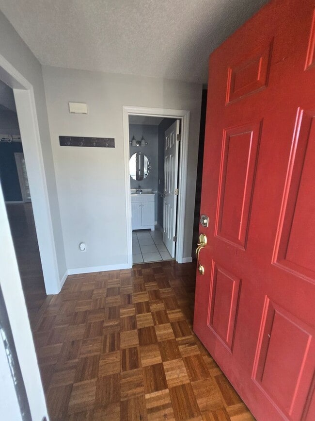 Building Photo - Spacious 2-Bedroom Condo in Johnson City