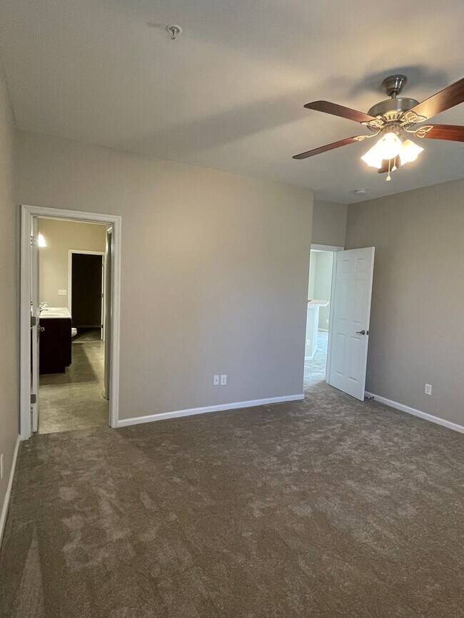 Building Photo - 1201 Rustads Cir